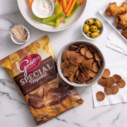Gardetto's® Roasted Garlic Rye Chips Perspective: left