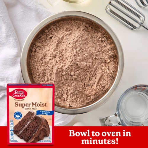 Betty Crocker Favorites Super Moist Chocolate Fudge Cake Mix Perspective: left