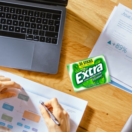 EXTRA Gum Spearmint Sugar Free Chewing Gum Pack Perspective: left
