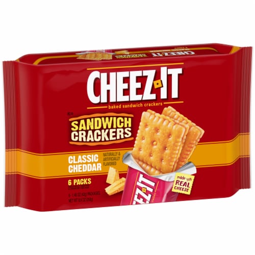 Cheez-It Classic Cheddar Sandwich Crackers Perspective: left