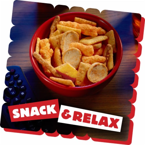 Cheez-It® Classic Snack Mix Perspective: left