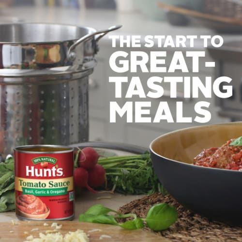 Hunt's Tomato Sauce With Basil Garlic And Oregano Perspective: left