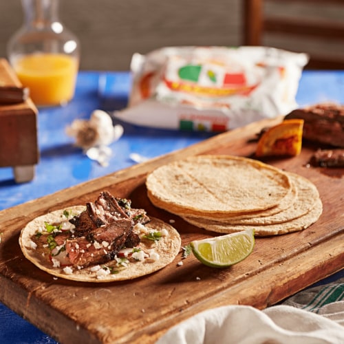 La Banderita La Casera Corn Tortillas Perspective: left