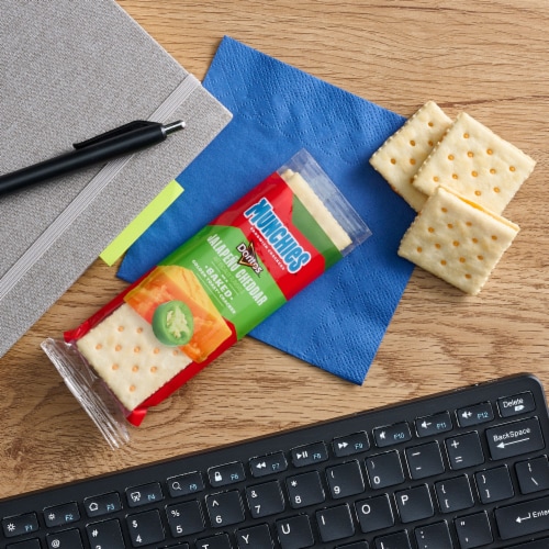 Munchies Baked Jalapeno Cheddar Sandwich Crackers Perspective: left