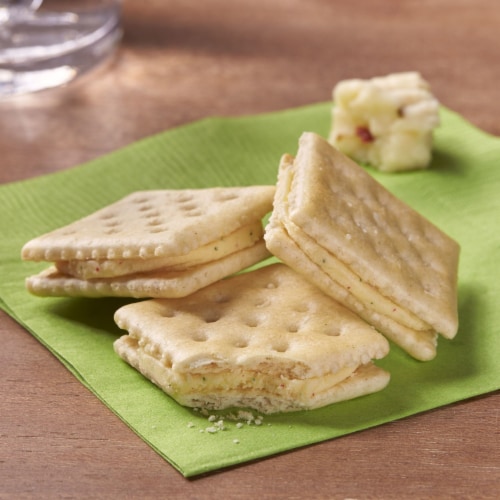 Kellogg's Keebler Pepper Jack Sandwich Crackers Big Snack Pack Perspective: left
