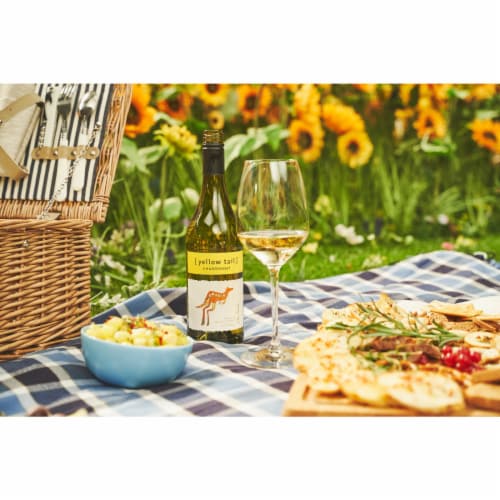 Yellow Tail Chardonnay Australia White Wine Perspective: left
