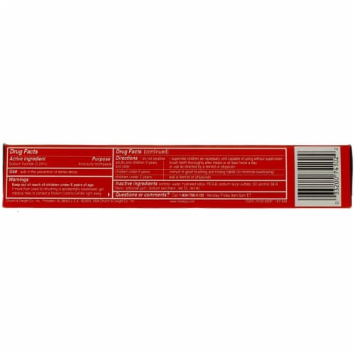 Close-Up Ultra Cinnamon Flavor Blast Freshening Toothpaste Perspective: left