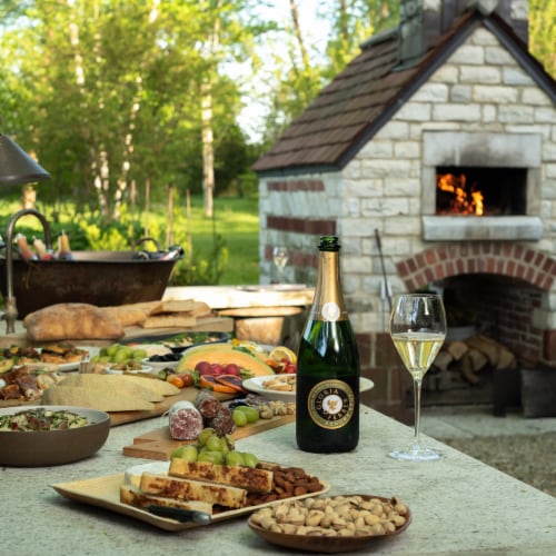 Gloria Ferrer Sonoma Brut Champagne California Sparkling Wine Perspective: left