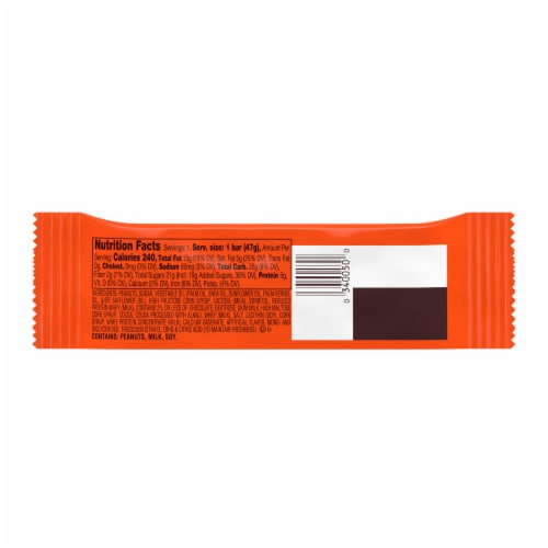 REESE'S NUTRAGEOUS Chocolate Peanut Butter Caramel and Peanut Candy Bar Perspective: left