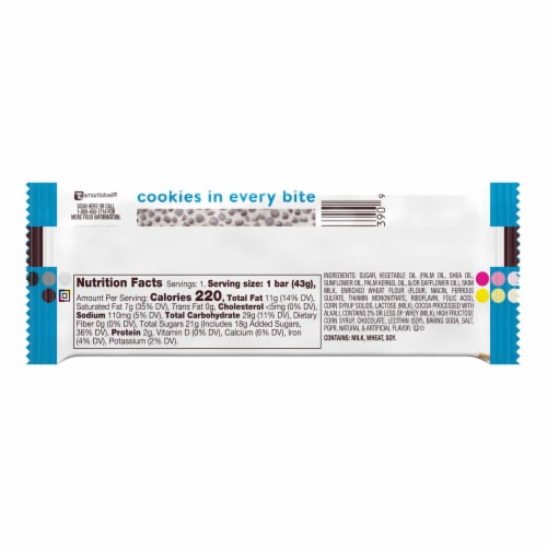 HERSHEY'S Cookies 'n' Creme Candy Bar Perspective: left