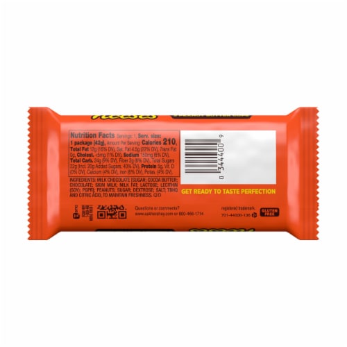 REESE'S Milk Chocolate Peanut Butter Cups Candy Pack Perspective: left
