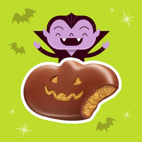 REESE'S Milk Chocolate Peanut Butter Pumpkins Halloween Candy Pack Perspective: left