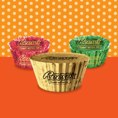 REESE'S Miniatures Milk Chocolate Peanut Butter Cups Christmas Candy Tree Gift Box Perspective: left