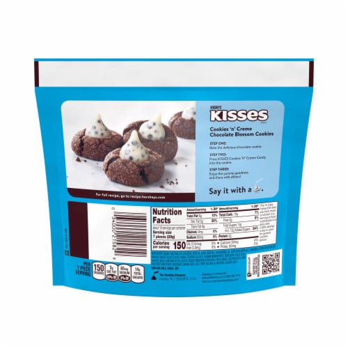 HERSHEY'S KISSES Cookies 'n' Creme Candy Share Pack Perspective: left