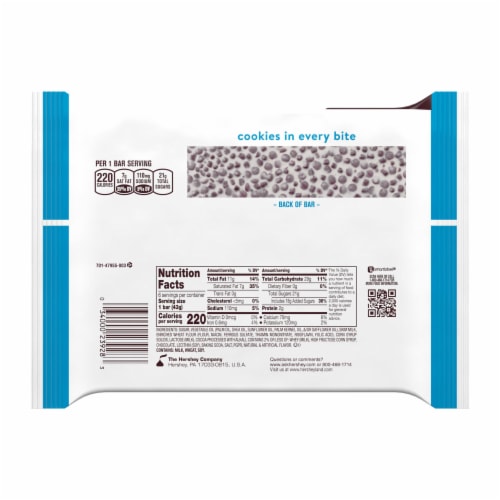 HERSHEY'S Cookies 'n' Creme Candy Bars Perspective: left