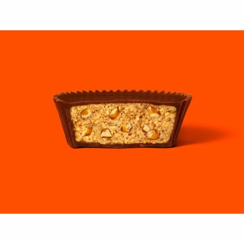REESE'S Big Cup with Pretzels Milk Chocolate Peanut Butter Cups Candy Pack Perspective: left
