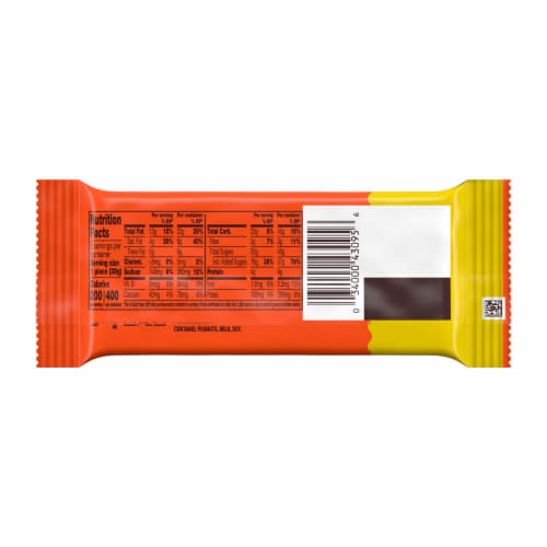 REESE'S Big Cup Milk Chocolate King Size Peanut Butter Cups Candy Pack Perspective: left