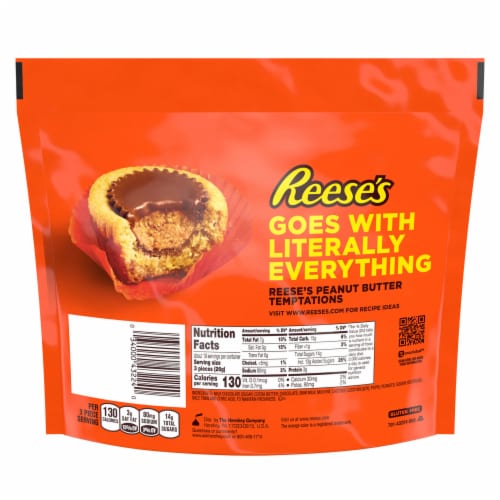 REESE'S Miniatures Milk Chocolate Peanut Butter Cups Halloween Candy Family Pack Perspective: left