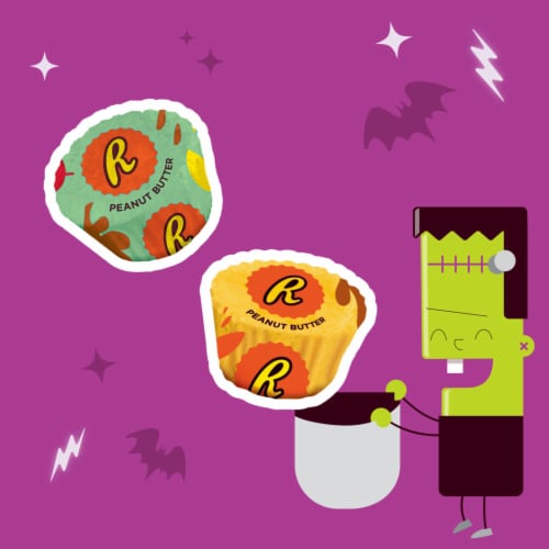 REESE'S Miniatures Milk Chocolate Peanut Butter Cups Halloween Candy Bag Perspective: left