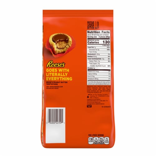 REESE'S Miniatures Milk Chocolate Peanut Butter Cups Halloween Candy Party Pack Perspective: left