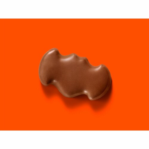 Reese’s Halloween Snack Size Milk Chocolate Peanut Butter Bats Perspective: left