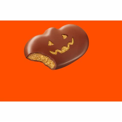 REESE'S Milk Chocolate Peanut Butter Snack Size Pumpkins Halloween Candy Jumbo Bag Perspective: left