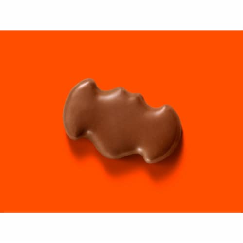 REESE'S Milk Chocolate Peanut Butter Snack Size Bats Halloween Candy Bag Perspective: left