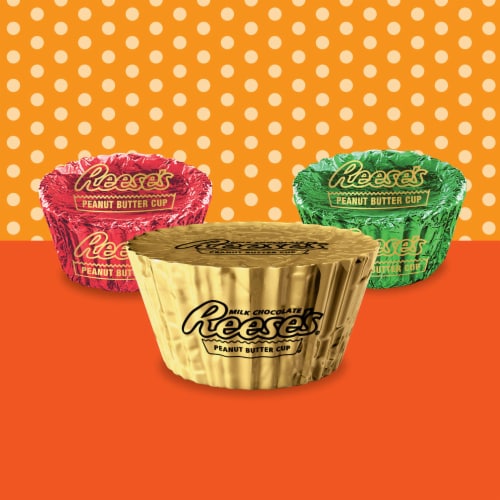 REESE'S Miniatures Milk Chocolate Peanut Butter Cups Christmas Candy Pack Perspective: left