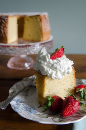 Bob's Red Mill Gluten Free 1-to-1 Baking Flour Perspective: left
