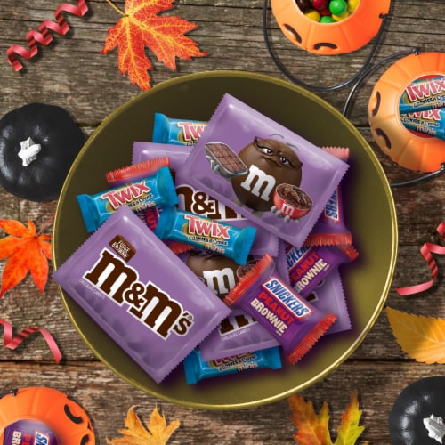 M&M'S Fudge Brownie & Snickers Peanut Brownie & Twix Cookies & Creme Bulk Halloween Candy Perspective: left