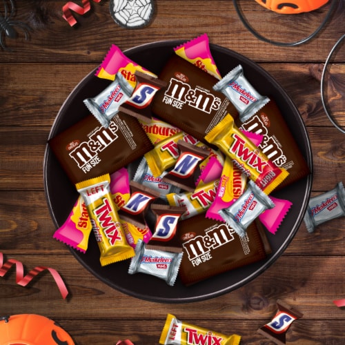M&M'S Snickers Twix Starburst & 3 Musketeers Bulk Assorted M&M'S Snickers Twix Starburst & 3 Musketeers Bulk Assorted