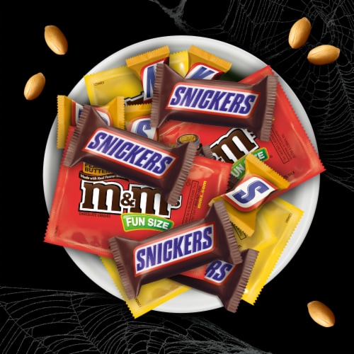 M&M'S & Snickers Peanut & Peanut Butter Assorted Bulk Chocolate Halloween Candy Perspective: left