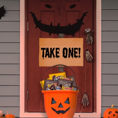 M&M'S Milk Chocolate M&M'S Peanut Snickers & Twix Halloween Candy Variety Pack Bulk Bag Perspective: left