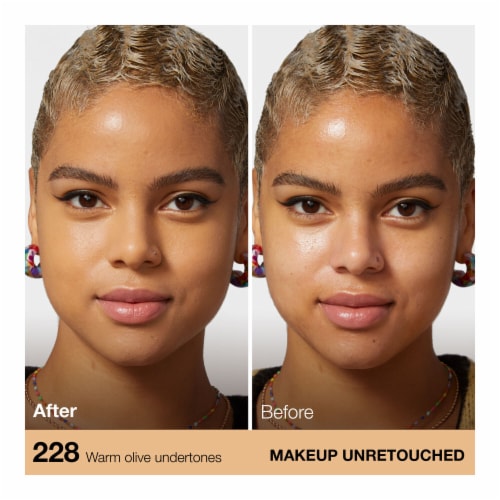 Maybelline Fit Me Matte + Poreless Liquid Foundation 228 Soft Tan Perspective: left
