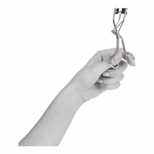 Maybelline Expert Tools Eyelash Curler Perspective: left