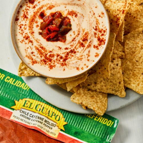 El Guapo Ground Cayenne Chili Pepper Perspective: left