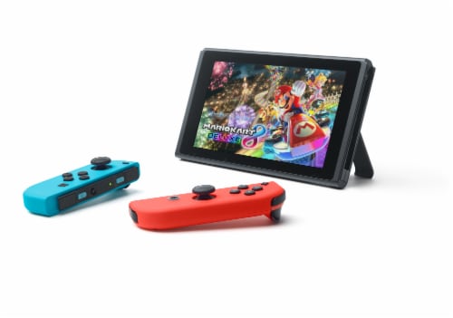 Nintendo Switch™: Mario Kart™ 8 Deluxe Bundle Perspective: left