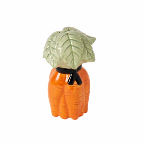 Tabletops Gallery Green Onion and Carrot Salt and Pepper Shakers Perspective: left