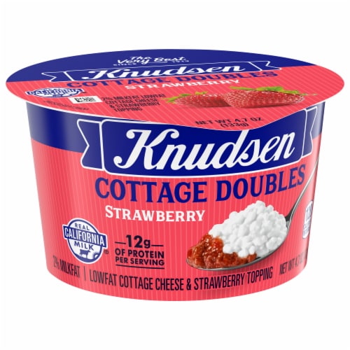 Knudsen Cottage Doubles Strawberry Topping & Low Fat Cottage Cheese Cup Perspective: left