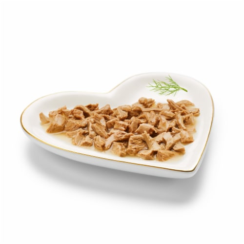 Purina® Fancy Feast® Grilled Ocean Whitefish & Tuna Feast in Gravy Wet Cat Food Perspective: left