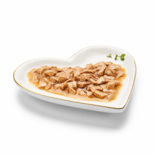 Fancy Feast® Gravy Lovers™ Chicken Feast in Grilled Chicken Flavor Gravy Wet Cat Food Perspective: left