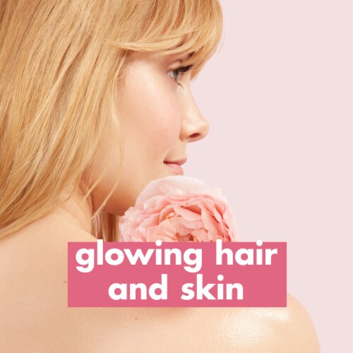Love Beauty & Planet Multi-Benefit Berry Extraordinary Vegan Gummy Vitamins For Strong Hair & Nails Perspective: left