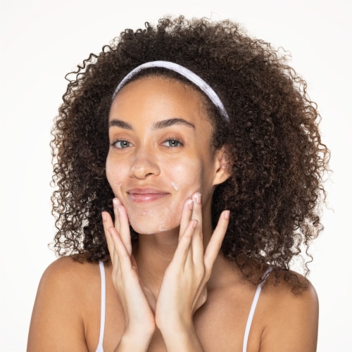 Neutrogena Deep Clean Oil Free Gentle Scrub Perspective: left