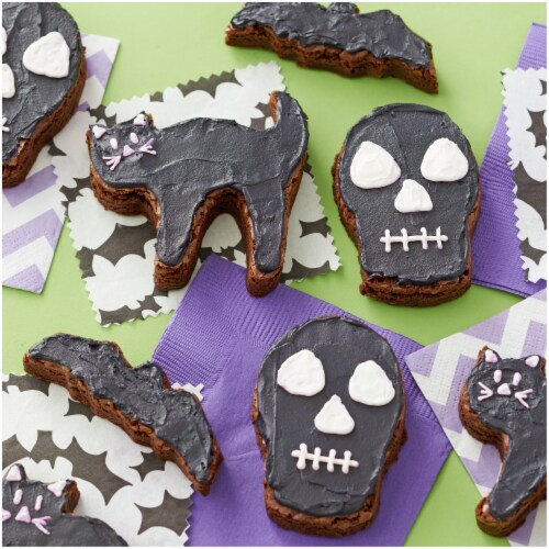 Wilton Metal Cookie Cutter Tub 18/Pkg-Halloween Perspective: left