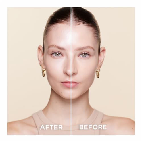 L'Oreal Paris Lumi Glotion Natural Glow Enhancer 901 Fair Perspective: left