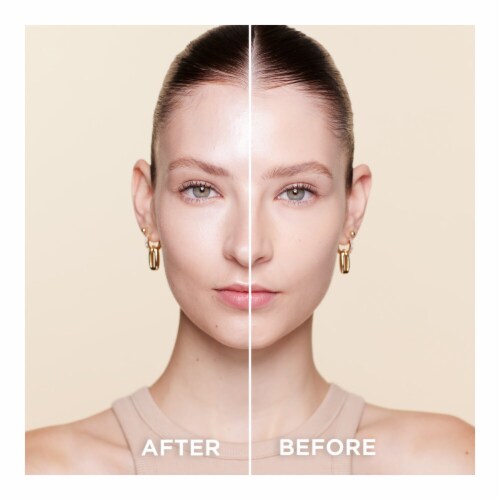 L'Oreal Paris Lumi Glotion Natural Glow Enhancer 901 Fair Perspective: left