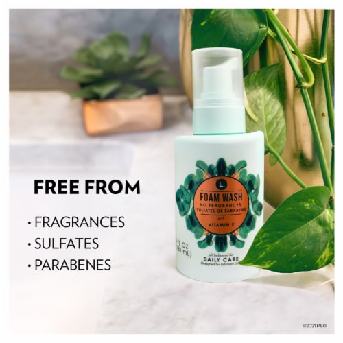 L . Foam Feminine Wash Daily Care Perspective: left