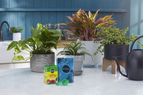Miracle-Gro All Purpose Plant Food Perspective: left
