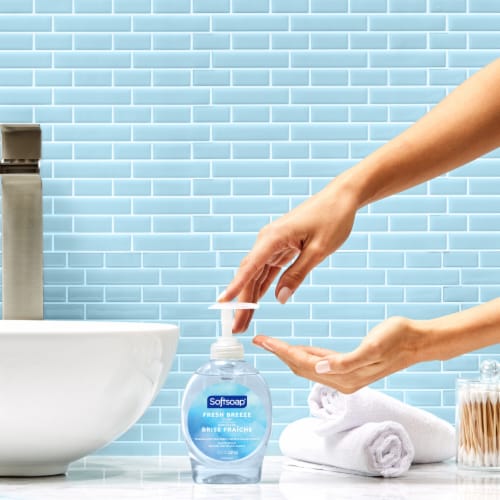 Softsoap Liquid Hand Soap Pump Fresh Breeze Perspective: left