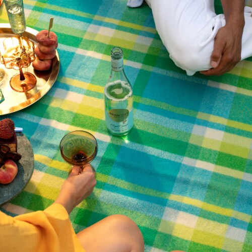 Brancott Estate Flight Song Sauvignon Blanc New Zealand White Wine Perspective: left